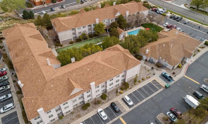 Reno/Tahoe Airport Hotel | Getaway Vacation! Pets Allowed, w/Full Kitchen, Onsite Parking, FREE Breakfast!