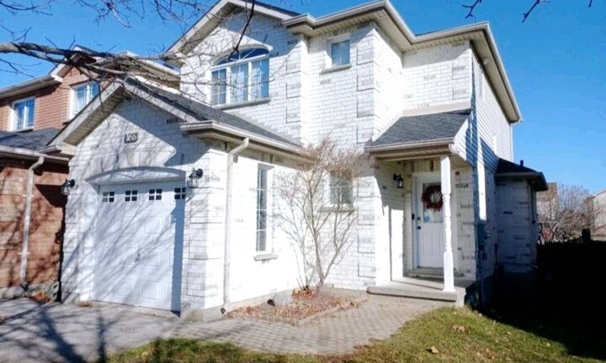 Orillia House | ❤ Getaway with an 8-seater Hot Tub ❤nn
