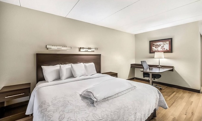 Woburn Hotel | Getaway with Friends! FREE Parking, Minutes to Downtown Boston and Woburn Mall!