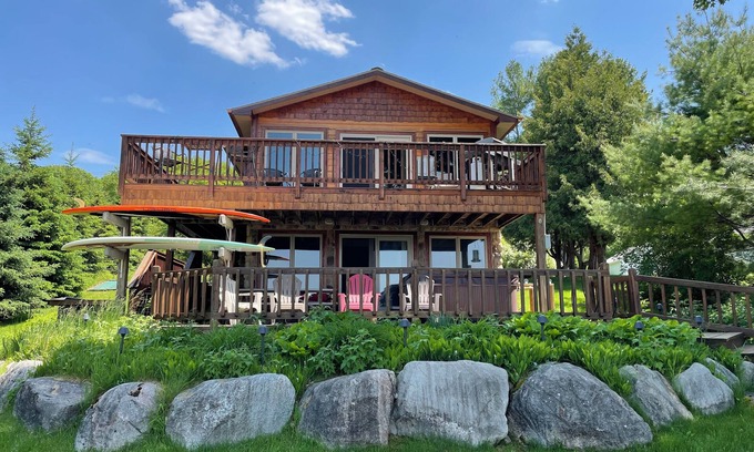 Alden House | Giggles on Torch Lake - cozy lakefront cabin w/BRAND NEW furniture and hot tub