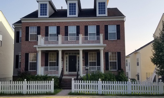 Clarksburg House | Gigi's-luxurious 1800-SF 2 Bedrooms, 2 Baths, Beautiful, Sunny & spacious Apt