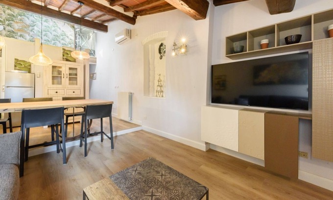 Santa Maria Novella Apartment | Giglio Celeste apartment in Florence by Mmega