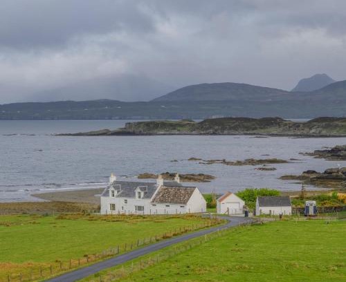 Breakish House | Gillean House-Spectacular beachfront property-Skye