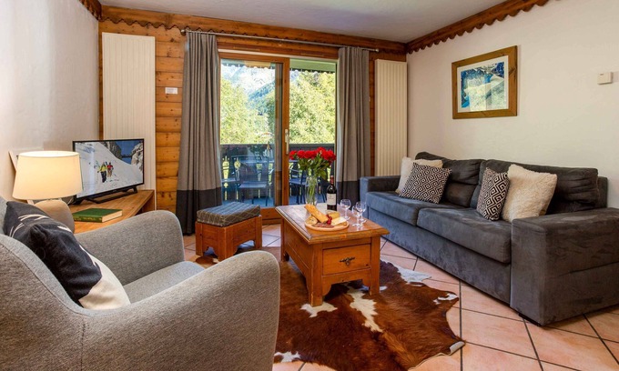 Chamonix City Centre Cottage | Ginabelle 14 apartment - an apartment that sleeps 4 guests in 2 bedrooms