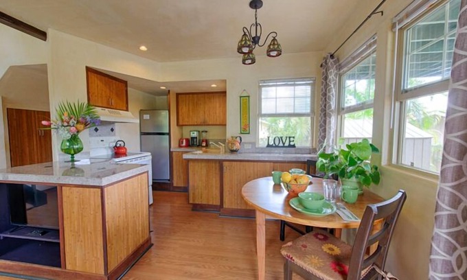 Kuau House | Gingerbread House-Less than a mile from Paia town and all North Shore beaches