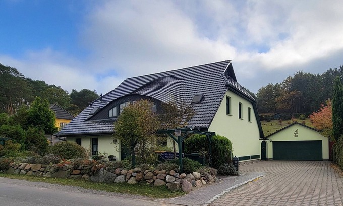 Mariendorf Apartment | Ginster vacation apartment: plenty of space for 5 people, terrace and pure nature