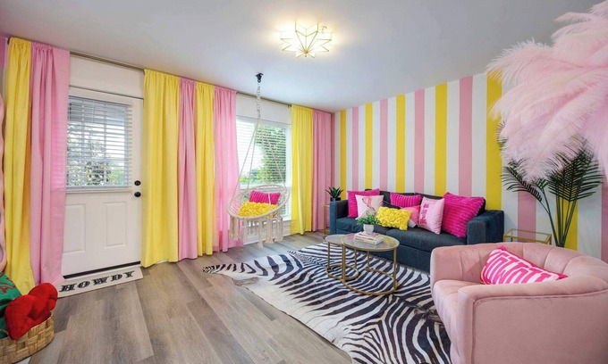 North Capitol Condo | Girls’ Nashville Dream | Sleeps 6 by Riverside