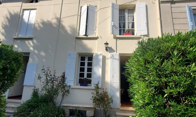 Sainte-Terre Cottage | Gironde style house bordering the river