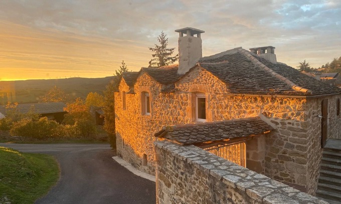 Saint-Beauzely House | Gîte 4 * La Caussenarde 10km from Millau Heated indoor swimming pool