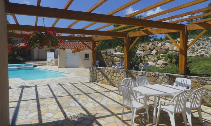 Vieille-Brioude Villa | GITE 6-8 PERS. PRIVATE POOL, 3 BEDROOMS, 3 BDR, KITCHEN, ALLIER VALLEY