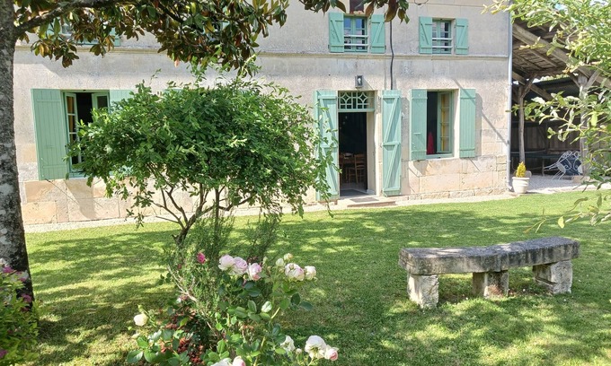 Fleac-sur-Seugne House | Gite 8 people * near Jonzac real haven more parking