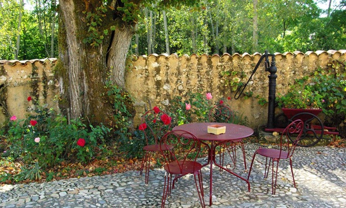 Villamblard House | Gite Bleu, 2 room apartment located on the ground floor
