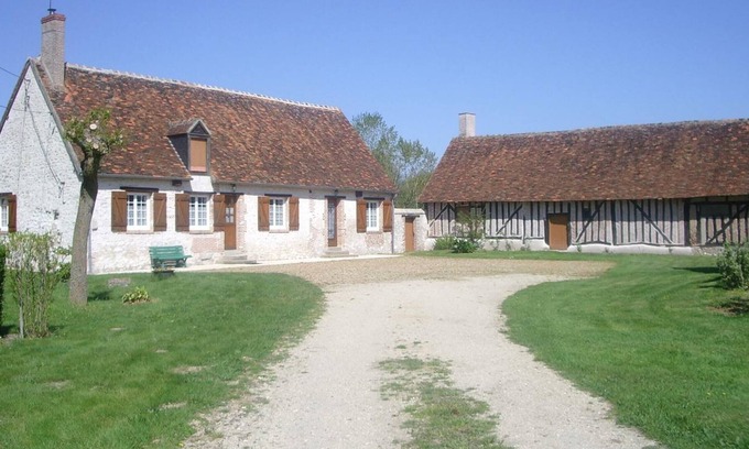 Neuvy Cottage | Gite Bracieux, 3 bedrooms, 8 persons