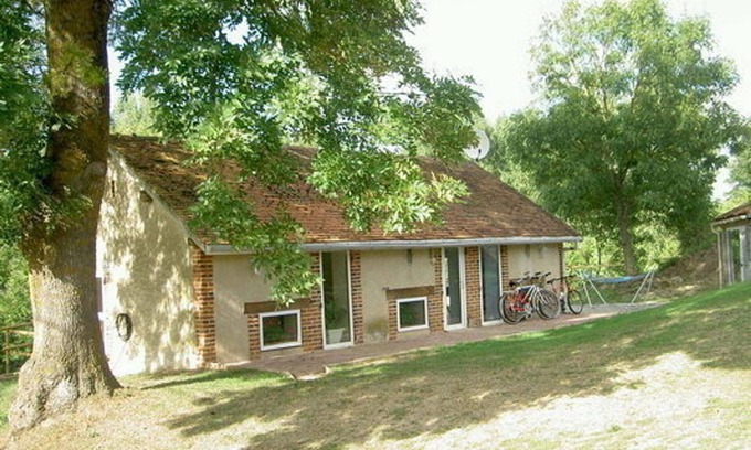 Chatel-de-Neuvre Cottage | Gite Châtel-de-Neuvre, 1 bedroom, 3 persons