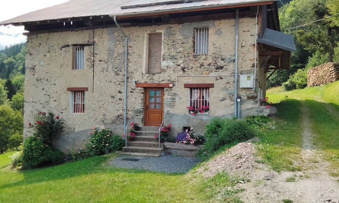 Montgilbert House | GITE "CHEZ COMBET