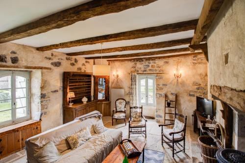 Toulonjac House | Gite Chez Maria avec piscine nage a contre courant