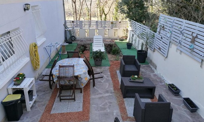 Valence-sur-Baise Apartment | Gite chez Pierrette