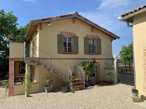 Sajas Apartment | Gite de campagne - Vue jardin- Piscine