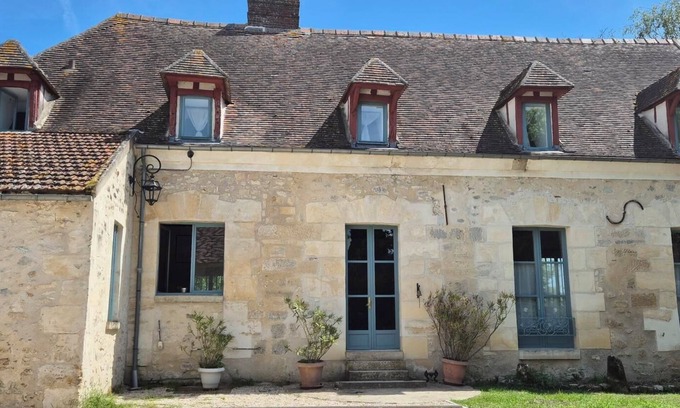 Neuville-Bosc House | Gite de caractère - 16th century farmhouse 1 hour from Paris, a preserved estate