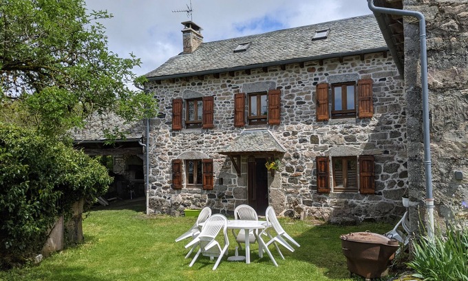 Montpeyroux House | GITE DE CROZILLAC - AUBRAC - 6 PEOPLE