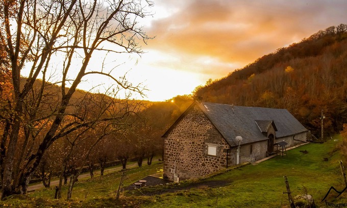 Oradour House | Gite de Rochebrune, Évasion et Déconnexion au Cœur des Monts du Cantal