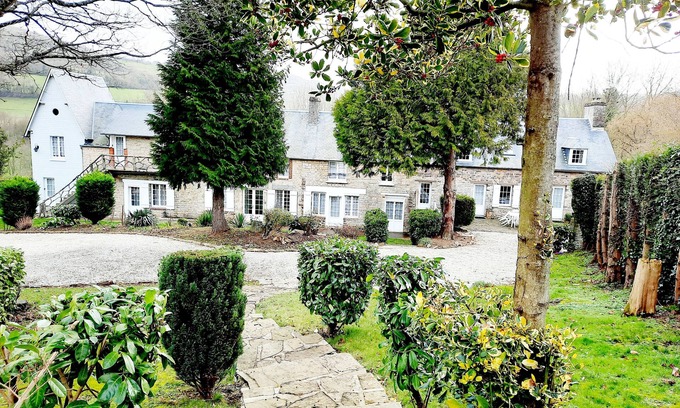 Clecy House | Gite de la petite suisse "VIOLETTE"