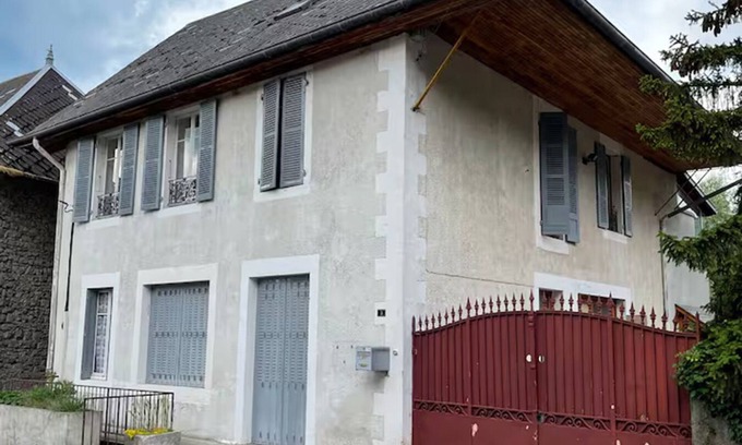 Artemare House | Gite du Canal at the foot of the Grand Colombier - Ideal for large groups!