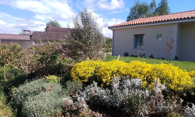 Baignes-Sainte-Radegonde Apartment | Gite for two persons lavender green lane-special reduction august