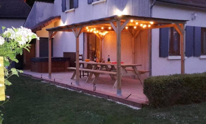 Armes House | Gîte familial - On the banks of the Nivernais Canal