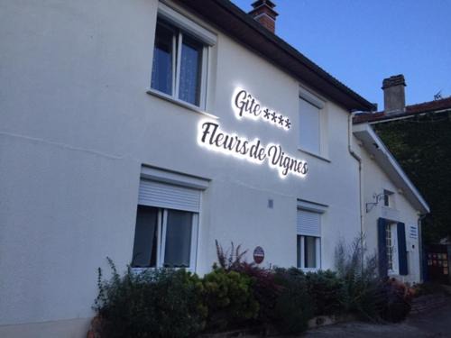 Colombe-le-Sec Apartment | GITE FLEURS DE VIGNES