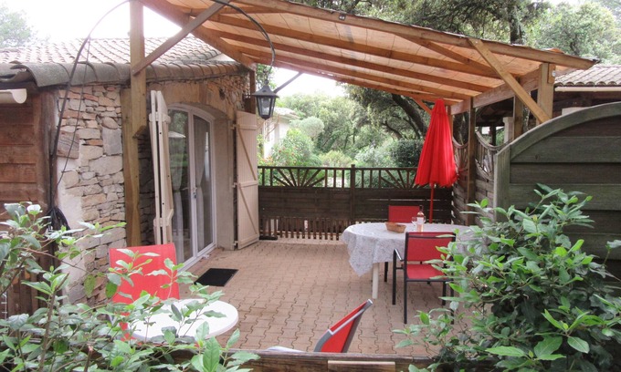 Galargues Cottage | Gite for 2 under the oak trees, bike hire and swimming pool
