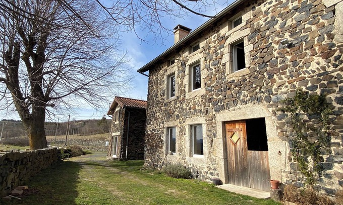 Le Monastier-sur-Gazeille House | Gite Renové Dans Ferme Ancienne