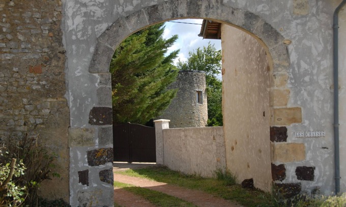 Sainte-Gemme-en-Sancerrois Cottage | - Gîte des Moineaux among the vines (Welcome to Pets)