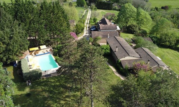 Sainte-Alvere Cottage | Gite Le Monde, spacious luxery 4 Personsgite in Sainte Alvere, shared pool