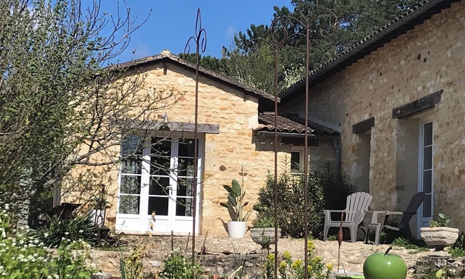 Sainte-Alvere Cottage | Gite La Terre, lovely Gite 35 m2, 2 Persons. Large terrace with great views
