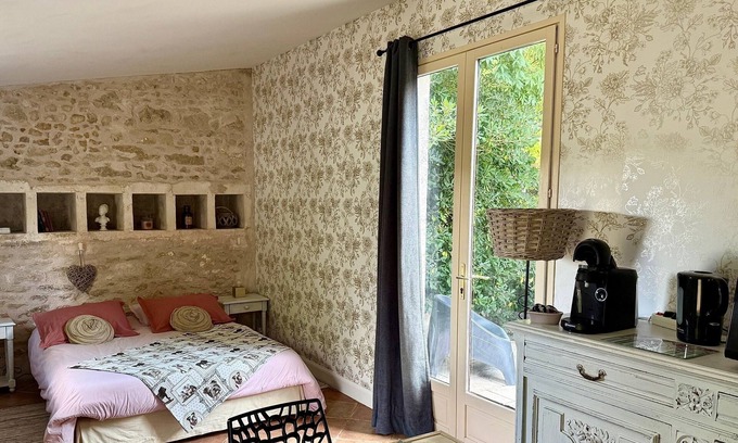 Saint-Coutant-le-Grand Cottage | Gîte "Ile d'Aix" with shared 7x7m swimming pool, 20 minutes from the beach