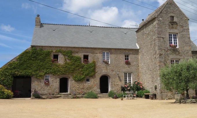Vicq-sur-Mer Condo | GITE IN A QUIET MANOR 2km from the sea