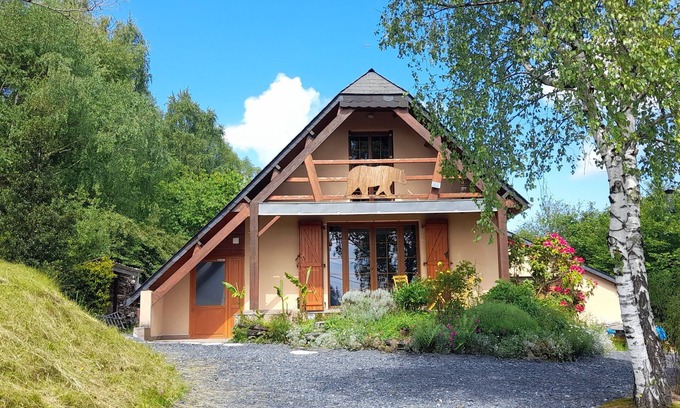 Ossun-ez-Angles Ski Chalet | Gîte in a small village perched on a pièmont ridge in the heart of the Pyrenees.