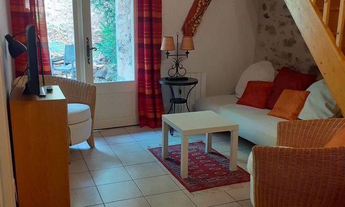 Roquebrun Apartment | GITE IN LANGUEDOC SLEEPS 4, 5-MINUTE WALK FROM WATERFRONT