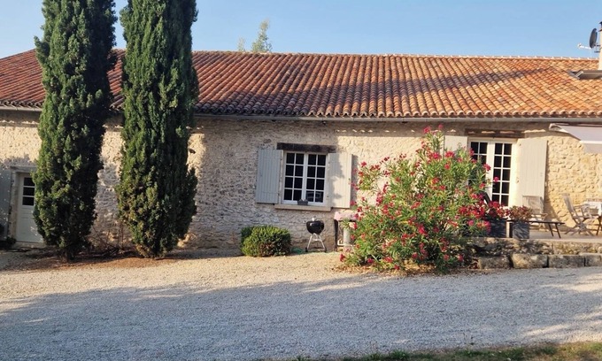 Saint-Pierre-de-Cole Cottage | Gite in Perigord. (youtube) gite les gardes