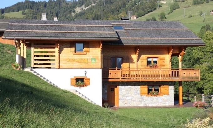 Le Grand-Bornand Ski Chalet | Gite in Savoyard chalet overlooking the chain of Aravis. wifi