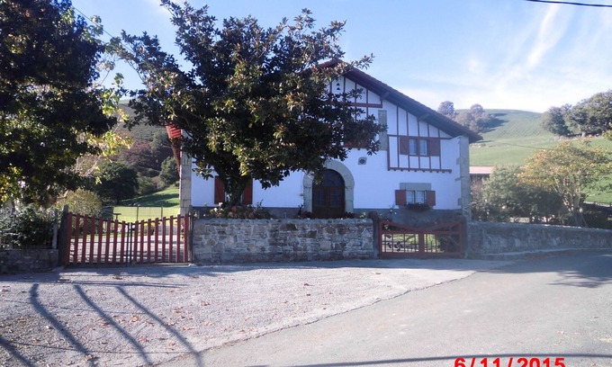 Helette Apartment | Gîte in the heart of the Basque Country on a working farm