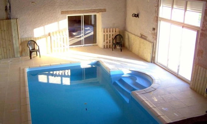 Ambernac Cottage | Gite l'hirondelle with indoor swimming pool for 6 people