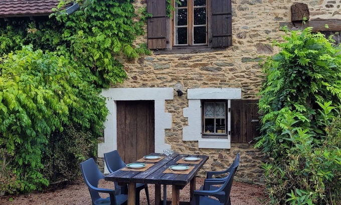 Saint-Saud-Lacoussiere House | Gite La Cave; stylish and comfortable countryside house