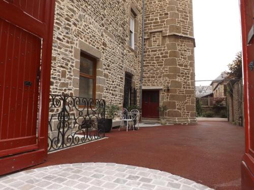 Centre ville - Urbanistes Apartment | GITE LARIBOISIERE PLAIN-PIED en REZ DE CHAUSSEE