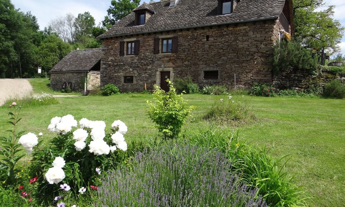 Castelnau-de-Mandailles Cottage | Gîte Le Torminal: In the Aubrac Natural Park .