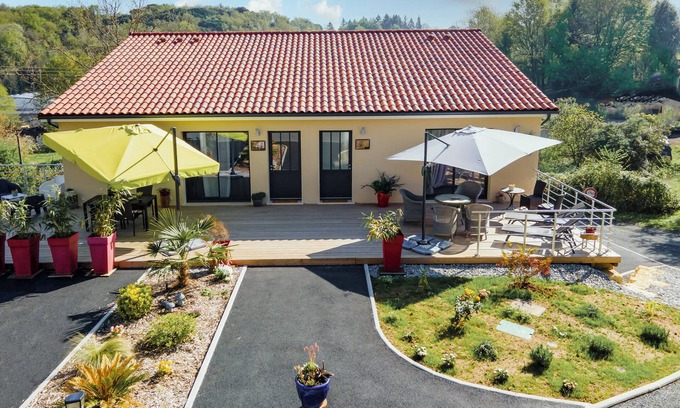 Sarlat-la-Caneda House | Gîte Le Pic Épeiche – Modern Comfort in Sarlat with Terrace, and Stunning View of the Cathedral