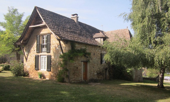 Salles-la-Source House | gîte "le pigeonnier" in the countryside between Rodez and Conques