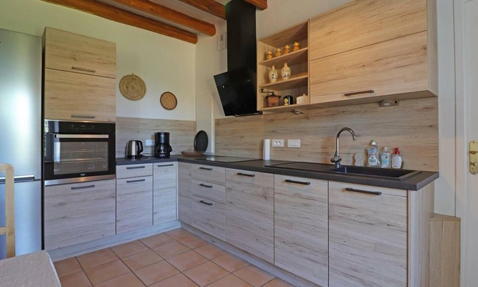Le Pin-la-Garenne Cottage | Gite Le Pin-la-Garenne, 3 bedrooms, 8 persons