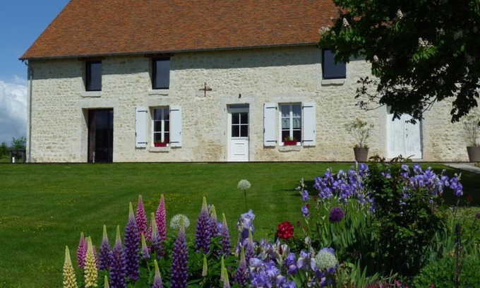 Le Pin-la-Garenne Cottage | Gite Le Pin-la-Garenne, 3 bedrooms, 9 persons